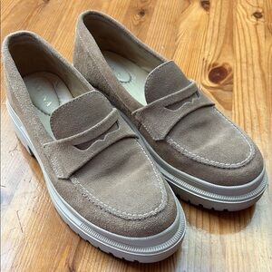 Tan Slip-On Loafers with Sporty Rubber Sole 91/2